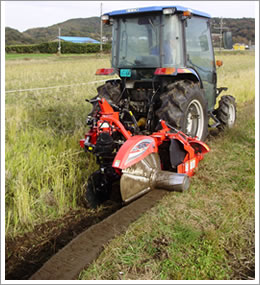 ニプロ畔塗り機