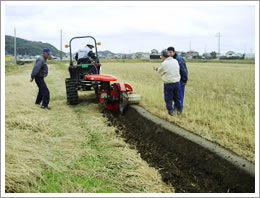 あぜ塗り機「ダイナリバース RS751」